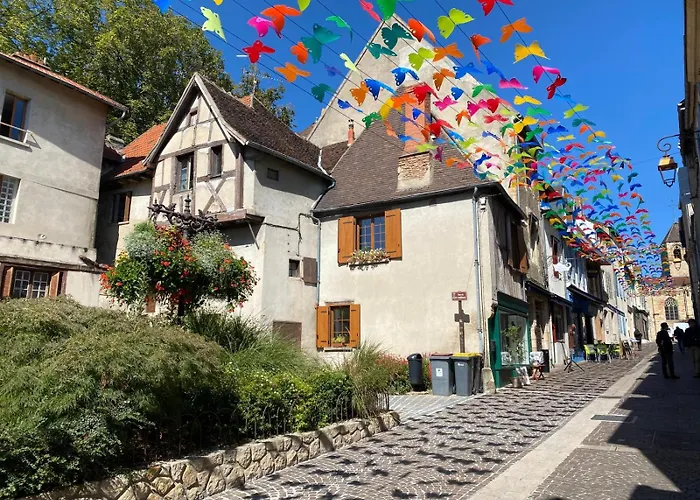 Роскошный шатер Large Safari Tent With Terrace On Nature In France Saint-Desire